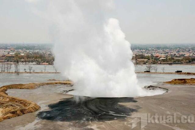 Tanggul Lapindo Jebol, Puluhan Rumah Terendam