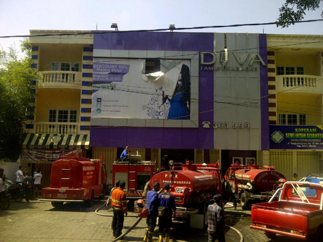 Tempat Karaoke Milik Artis Rossa Terbakar