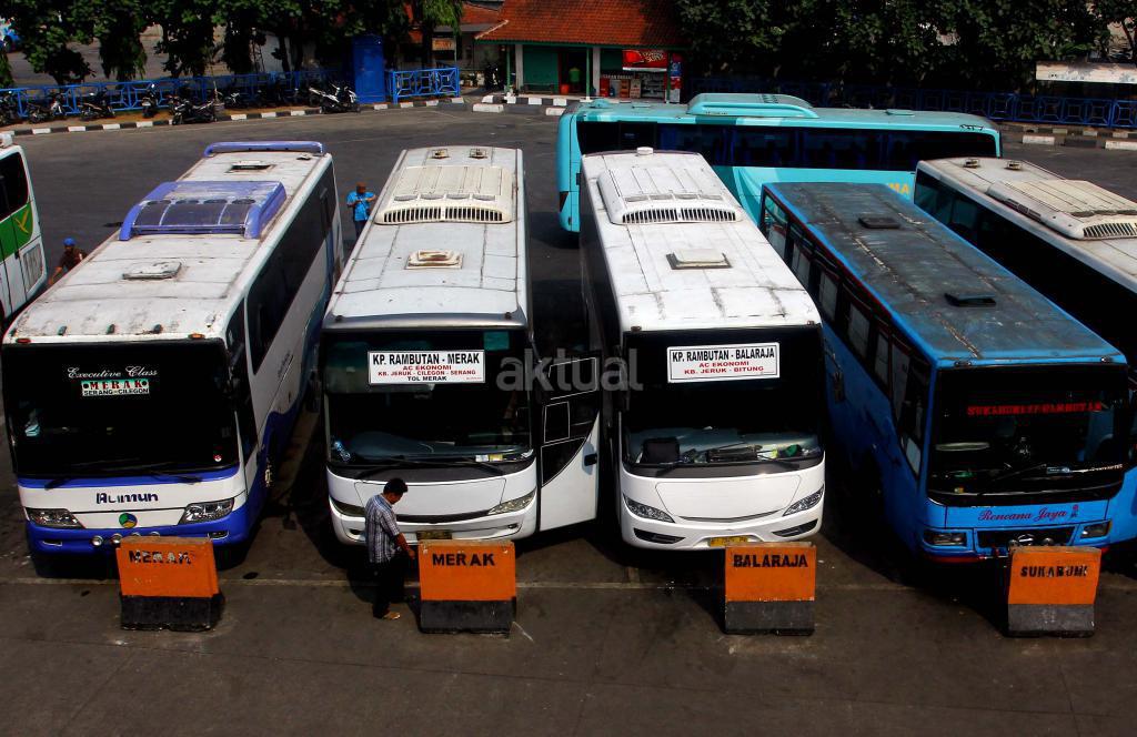 Menhub Tinjau Bus untuk Persiapan Liburan Akhir Tahun 