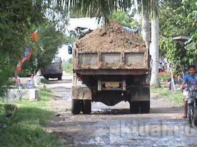 Tol Karawang Masih Digunakan Bongkar Muat Truk Pasir