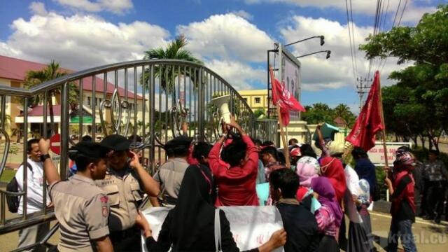 Tuntut Penuntasan Kasus Korupsi, IMM Demo Kejati Aceh