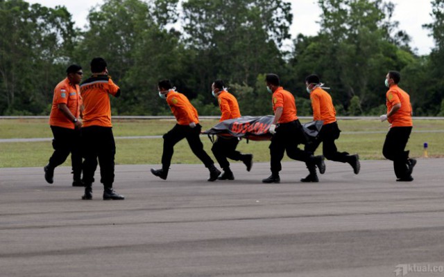 USS Sampson Temukan Enam Jenazah