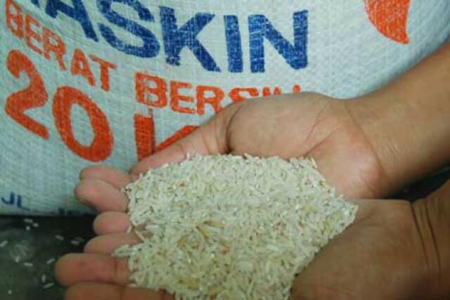 Warga Depok Keluhkan Kualitas Beras Raskin