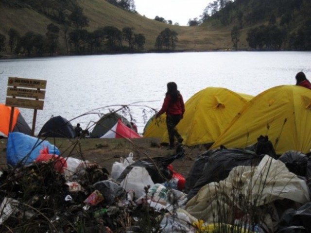 Wow, Sampah di Gunung Semeru Capai 1,5 Ton