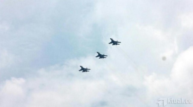 Wushhh..Flypass Pesawat Tempur Warnai Sertijab Kasau