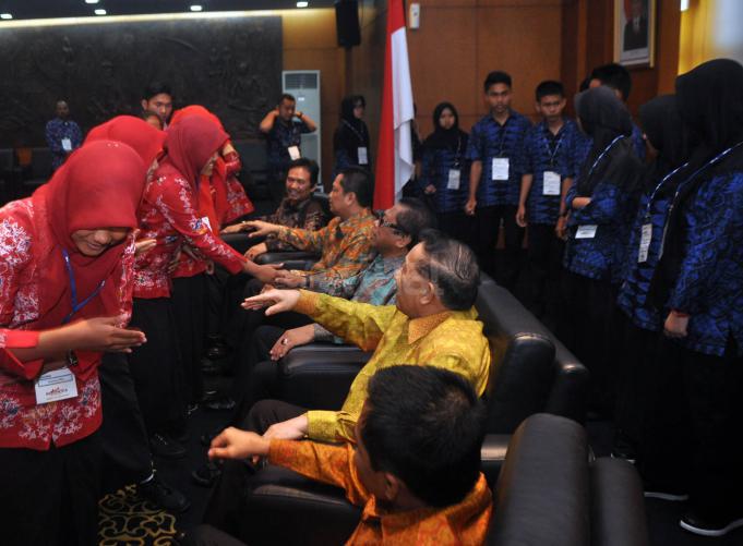 Pimpinan MPR Bertemu Peserta Lomba Cerdas Cermat se-Indonesia