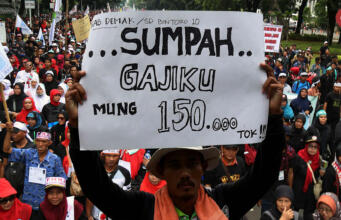 Ribuan Tenaga Honorer Kepung Istana Negara Ribuan Tenaga Honorer Kepung Istana Negara (Foto: Munzir)