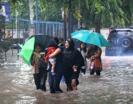 Hujan Deras, Sejumlah Wilayah Jakarta Selatan Banjir dan Macet Parah