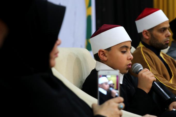 Pemecah rekor dunia hafizh cilik internasional Yazid Kamis El Laboudy (tengah) unjuk kebolehan menghafal Alquran saat menghadiri dakwah dan seminar cinta Alquran sejak dini di Banda Aceh, Aceh, Minggu (24/4)