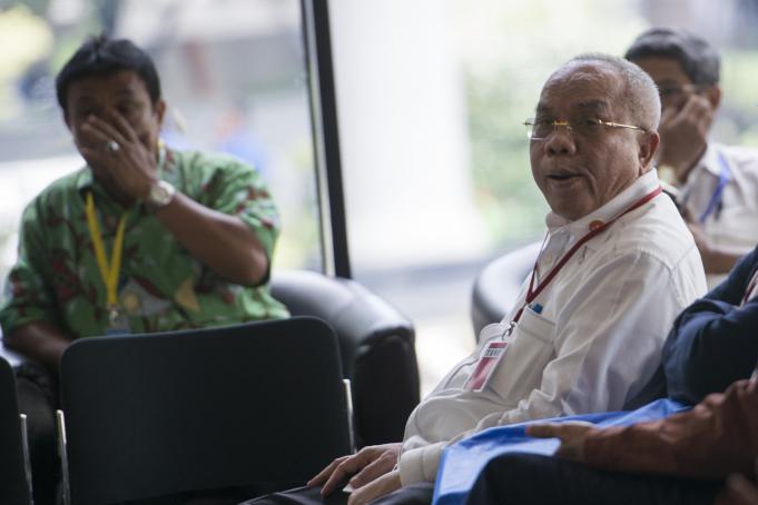 Komisaris Utama PT Pelabuhan Indonesia II Lambock V. Nahattands memenuhi panggilan KPK di gedung KPK, Jakarta, Rabu (13/4).