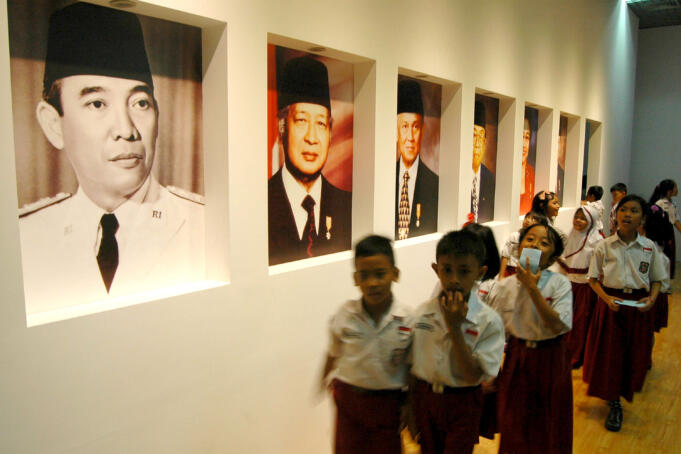 Sejumlah anak sekolah saat mengunjungi Istana Bogor, Kota Bogor, Jawa Barat, Rabu (25/5