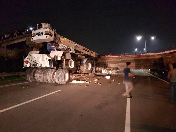 Jembatan rubuh di Tol Jakarta-BSD