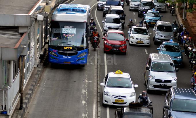 Terobos-Jalur-Busway-27-5-2016 (1)