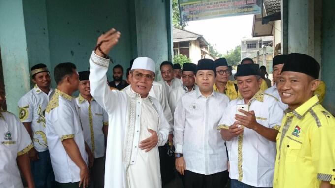 Ketua Umum Partai Golkar, Setya Novanto saat berkunjung ke Ponpes Yatofa, Lombok, NTB, dan disambut Pimpinan Ponpes