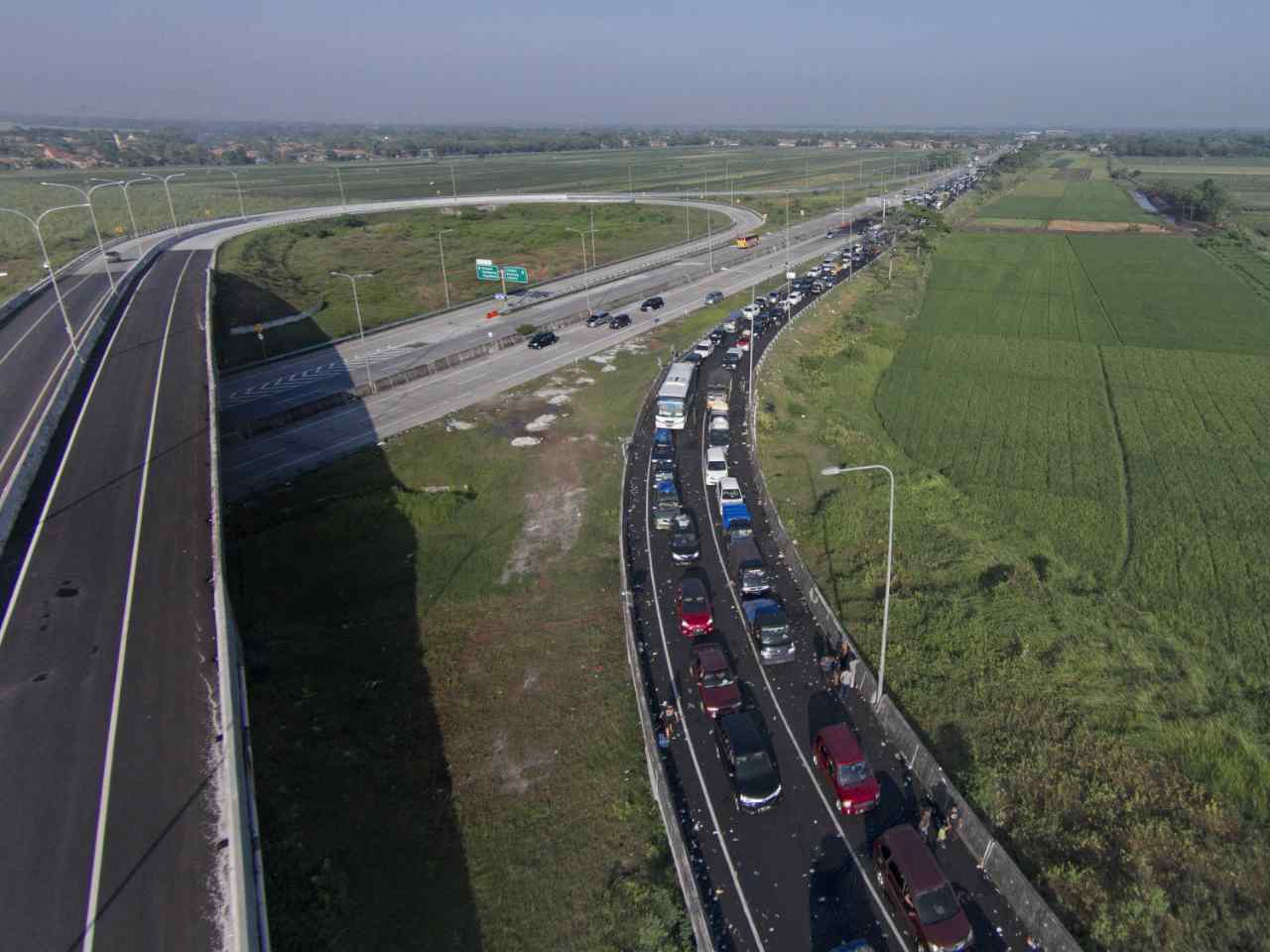 Jalur Utara Mudik Macet Total