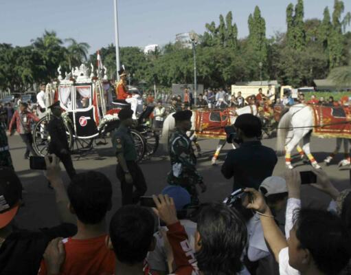 Kirab Kereta Kencana Ki Jaga Karsa Pembawa Bendera Pusaka