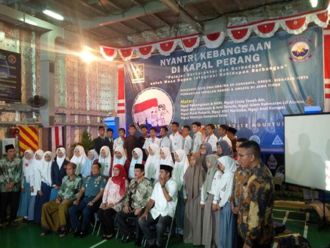 Mensos Resmikan Nyantri Kebangsaan di KRI Surabaya-591