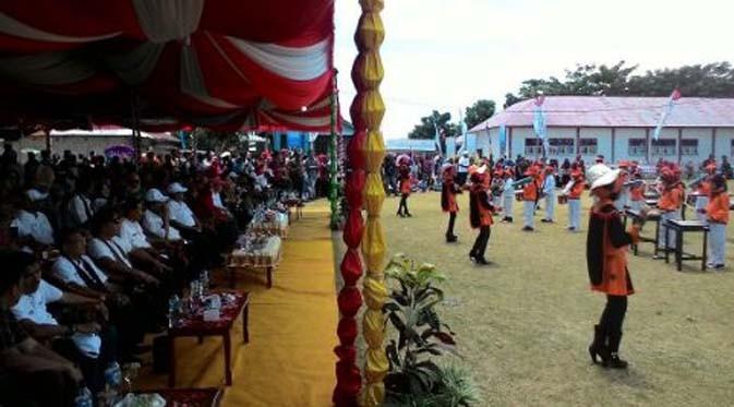 Ribuan orang tumplek blek di perhelatan Festival Pesona Saronde 2016.