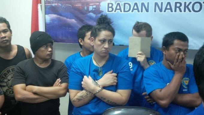 Seorang Perempuan Asal Selandia Baru yang ditangkap tengah Sakau saat tiba di Bandara Ngurah Rai Bali