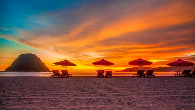 Sunset di Pantai Pulau Merah (Source: Advertorial)