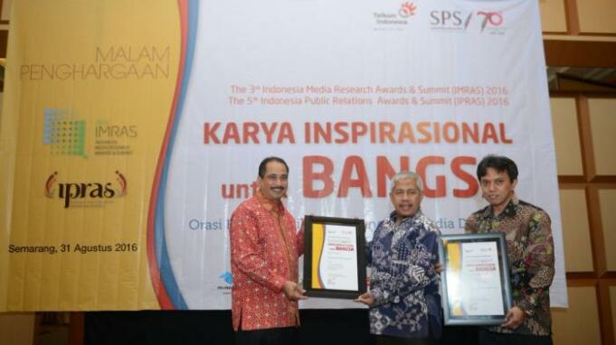 Menpar Arief Yahya terpilih sebagai “Tokoh Publik dengan Karya Inspirasional” dalam ajang The 5th Indonesia Public Relations Awards & Summit (IPRAS) 2016 versi Serikat Perusahaan Pers (SPS) pusat, pada 31 Agustus 2016,di Chrystal Room, Hotel Aston Semarang.
