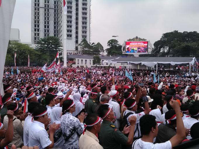 Apel Nasional Nusantara Bersatu di Lapangan Gasibu Bandung (Foto: M. Jatnika) Apel Nasional Nusantara Bersatu di Lapangan Gasibu Bandung (Foto: M. Jatnika)