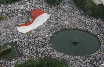 Jutaan Umat Muslim Padati Kawasan Thamrin dan Medan Merdeka Selatan