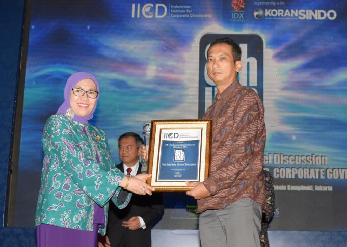 Vice President Subsidiaries & Business Alignment Telkom Yogi Sukmana menerima penghargaan “The Best State Owned Enterprise” pada ajang Corporate Governance Conference & Awards 2016 di Jakarta. Telkom juga memperoleh predikat “Top 50 Public Listed Companies”.