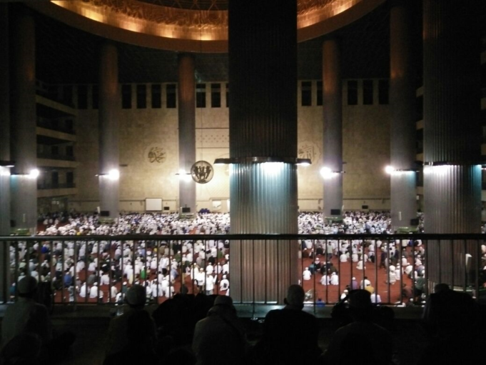 Suasana di Mesjid Istiqlal dini hari 4 Nov 2016 (Foto: Istimewa)