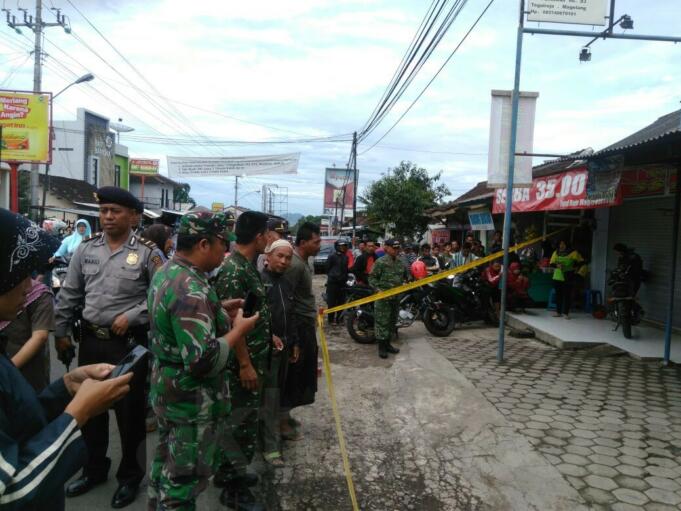 Polisi Temukan Obat Mercon dan Lilitan Kabel di Depan Apotik