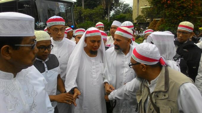 Ulama besar, ustad Arifin Ilham telah tiba pukul 08:03 Wib di titik Aksi Bela Islam yakni tugu Monumen Nasional (Monas) untuk bergabung dengan jutaan massa lainnya yang telah hadir terlebih dahulu.