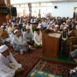 Maulana Syekh Yusri Rusydi Jabr Al Hasani memberikan tausiah usai salat Jumat di Masjid Sabilillah, Malang, Jawa Timur, Jumat (27/1/2017). Dalam kegiatan Safari Dakwah hari ke 10 ini, Maulana Syekh Yusri memimpin salah Jumat dan memberikan tausiah kepada masyarakat Malang sebelum mengisi pengajian, tahlil dan Maulid Nabi Muhammad SAW di Madrasah Arraudhah Desa Tambak Asri Tangkil, Tajinan, Malang, Jawa Timur. AKTUAL/Tino Oktaviano