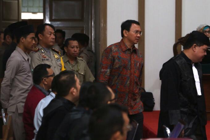 Gubernur Non Aktif Basuki Tjahaja Purnama Menghadiri sidang Lanjutan Kasus Dugaan Penistaan Agama di Auditorium Kementrian Pertanian, Jakarta, Selasa, 31 Januari 2016. Sidang lanjutan yang ke delapan ini diagendakan mendengarkan keterangana saksi salah satunya ketua MUI, Ma'aruf Amin dan anggota KPUD DKI Jakarta Dahlia. Pool/JP/Seto Wardhana