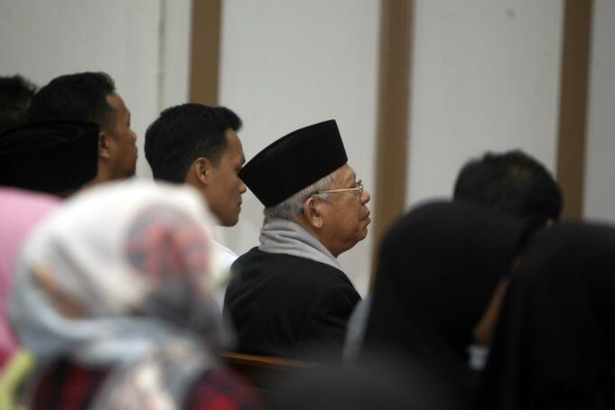 Ketua MUI Ma'aruf Amin hadir untuk bersaksi untuk Gubernur Non Aktif Basuki Tjahaja Purnama Dalam sidang Lanjutan Kasus Dugaan Penistaan Agama di Auditorium Kementrian Pertanian, Jakarta, Selasa, 31 Januari 2016. Sidang lanjutan yang ke delapan ini diagendakan mendengarkan keterangana saksi salah satunya ketua MUI, Ma'aruf Amin dan anggota KPUD DKI Jakarta Dahlia. Pool/Sindo/Irsa Triansyah