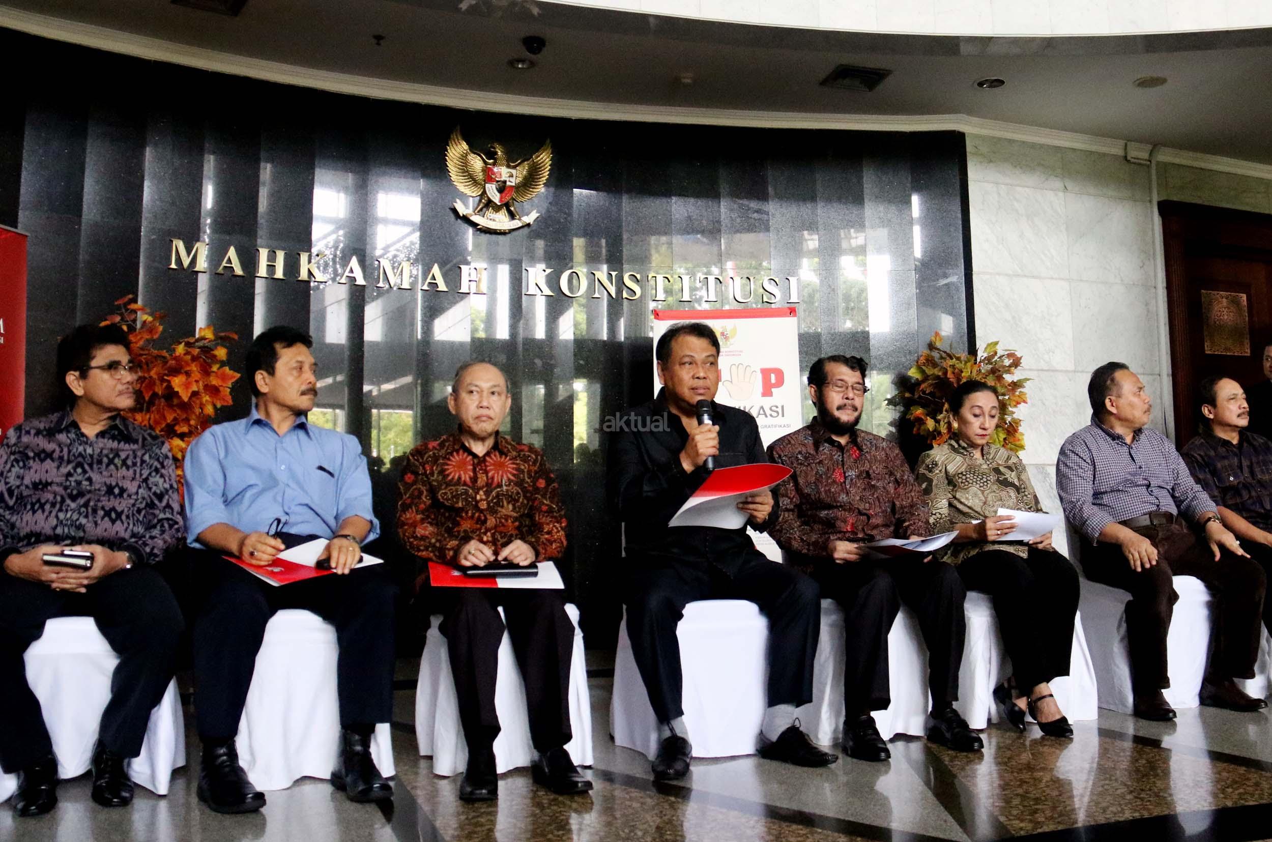 Saat Para Hakim MK Meminta Maaf Kepada Rakyat Indonesia Terhangat