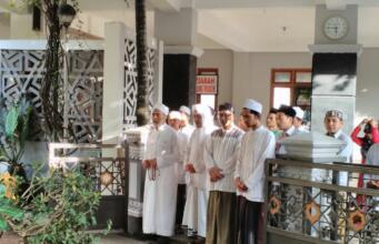 Kunjungi Jombang, Maulana Syekh Yusri Rusydi Jabr Al-Hasani Ziarah ke Makam Pendiri NU