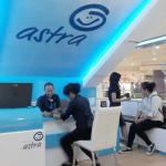 Tim Garda Center siap menyambut calon pelanggan di Gerai Garda Center Mal Boemi Kedaton, Bandar Lampung, Senin (30/1). Gerai ke 21 Garda Center ini untuk pelanggan yang berdomisili di wilayah Lampung untuk dapat menikmati berbagai layanan Asuransi Astra. Pelanggan dapat melakukan klaim di akhir pekan sambil menghabiskan waktu bersama teman atau keluarga. Saat ini gerai Garda Center lainnya berada di kota Jakarta, Batam, Depok, Bekasi, Bogor, Kediri, Medan, Solo, Surabaya, Pekanbaru, Yogyakarta, Tangerang, Karawang, dan akan terus berkembang ke kota-kota lainnya. AKTUAL/Eko S Hilman