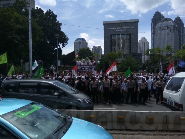 Massa Aksi Umat Islam di Depan Mapolda Metro Jaya, Senin 23 Januari 2017