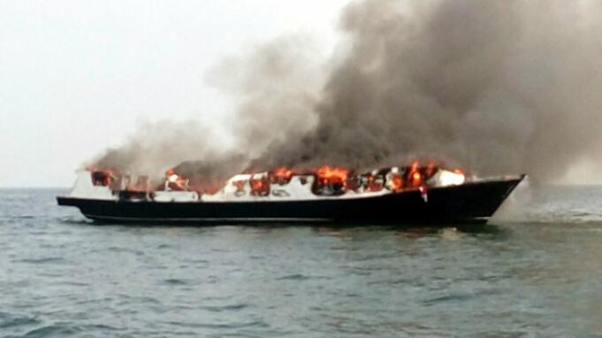 kapal wisata Zahro Express terbakar (istimewa)
