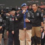 Ketua Umum Partai Demokrat Susilo Bambang Yudhoyono bersama pasangan calon Gubernur dan Wakil Gubernur DKI Jakarta no urut satu, Agus Harimurti Yudhoyono - Sylviana Murni saat menghadiri kampanye akbar Satukan Jakarta di Lapangan Soemantri Brodjonegoro, Jakarta, Sabtu (11/2). Kampanye akbar ini bertujuan untuk menyatukan tekad, hati, pikiran dan perjuangan untuk Pilgub DKI pada 15 Februari 2017. AKTUAL/Tino Oktaviano