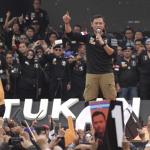 Pasangan calon Gubernur dan Wakil Gubernur DKI Jakarta no urut satu, Agus Harimurti Yudhoyono - Sylviana Murni saat menghadiri kampanye akbar Satukan Jakarta di Lapangan Soemantri Brodjonegoro, Jakarta, Sabtu (11/2). Kampanye akbar ini bertujuan untuk menyatukan tekad, hati, pikiran dan perjuangan untuk Pilgub DKI pada 15 Februari 2017. AKTUAL/Tino Oktaviano