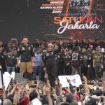 Pasangan calon Gubernur dan Wakil Gubernur DKI Jakarta no urut satu, Agus Harimurti Yudhoyono - Sylviana Murni saat menghadiri kampanye akbar Satukan Jakarta di Lapangan Soemantri Brodjonegoro, Jakarta, Sabtu (11/2). Kampanye akbar ini bertujuan untuk menyatukan tekad, hati, pikiran dan perjuangan untuk Pilgub DKI pada 15 Februari 2017. AKTUAL/Tino Oktaviano