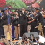 Ketua Umum Partai Demokrat Susilo Bambang Yudhoyono bersama pasangan calon Gubernur dan Wakil Gubernur DKI Jakarta no urut satu, Agus Harimurti Yudhoyono - Sylviana Murni saat menghadiri kampanye akbar Satukan Jakarta di Lapangan Soemantri Brodjonegoro, Jakarta, Sabtu (11/2). Kampanye akbar ini bertujuan untuk menyatukan tekad, hati, pikiran dan perjuangan untuk Pilgub DKI pada 15 Februari 2017. AKTUAL/Tino Oktaviano