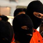 Petugas gabungan BNN dan Bea Cukai berhasil mengamankan lima orang anak buah kapal yang membawa 13,56 kg methampetamine (sabu) serta satu orang warga negara Malaysia tewas saat penangkapan karena melakukan perlawanan, AKTUAL/Munzir