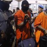 Petugas gabungan BNN dan Bea Cukai berhasil mengamankan lima orang anak buah kapal yang membawa 13,56 kg methampetamine (sabu) serta satu orang warga negara Malaysia tewas saat penangkapan karena melakukan perlawanan, AKTUAL/Munzir