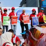 Badan Pengawas Obat dan Makanan (BPOM) melakukan aksi sosial di area car free day di Bundaran HI, Jakarta, Minggu (26/2/2017). Dalam aksi ini, BPOM mengingatkan pentingnya masyarakat untuk peduli obat dan pangan aman. AKTUAL/Munzir