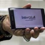 Pimpinan Bawaslu RI Nasrullah menunjukan aplikasi Bawaslu Tv saat acara pelunucuran TV Streaming Bawaslu di ruang rapat Bawaslu RI, Jakarta, Senin (13/2/2017). TV Bawaslu hanya menginformasikan berita-berita seputar kegiatan pemilu dan kegiatan yang terkait dengan demokrasi. TV Bawaslu dibuat dalam format streaming dikarenakan frequensi TV di Indonesia sudah dibatasi, dan sudah tidak tersedia lagi. AKTUAL/Munzir