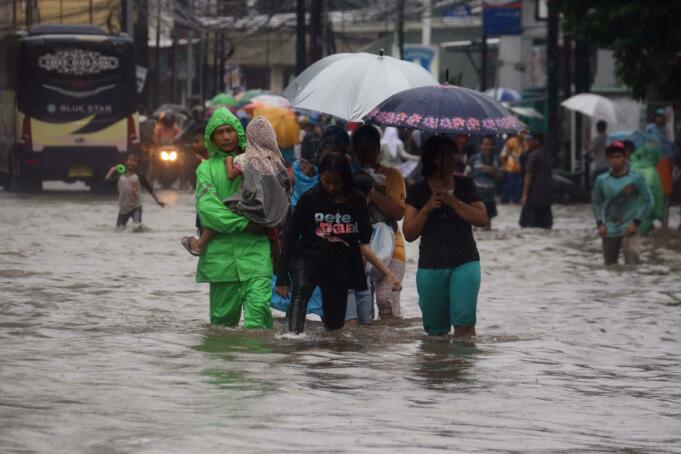 Badan Nasional Penanggulangan Bencana (BNPB) menyebutkan bahwa ada 54 titik banjir yang tersebar di wilayah Jakarta dengan ketinggian bervariasi. AKTUAL/Munzir