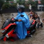 Badan Nasional Penanggulangan Bencana (BNPB) menyebutkan bahwa ada 54 titik banjir yang tersebar di wilayah Jakarta dengan ketinggian bervariasi. AKTUAL/Munzir