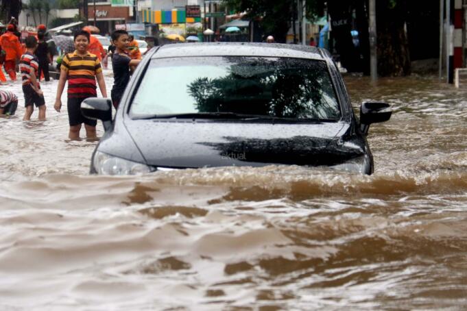 Badan Nasional Penanggulangan Bencana (BNPB) menyebutkan bahwa ada 54 titik banjir yang tersebar di wilayah Jakarta dengan ketinggian bervariasi. AKTUAL/Munzir